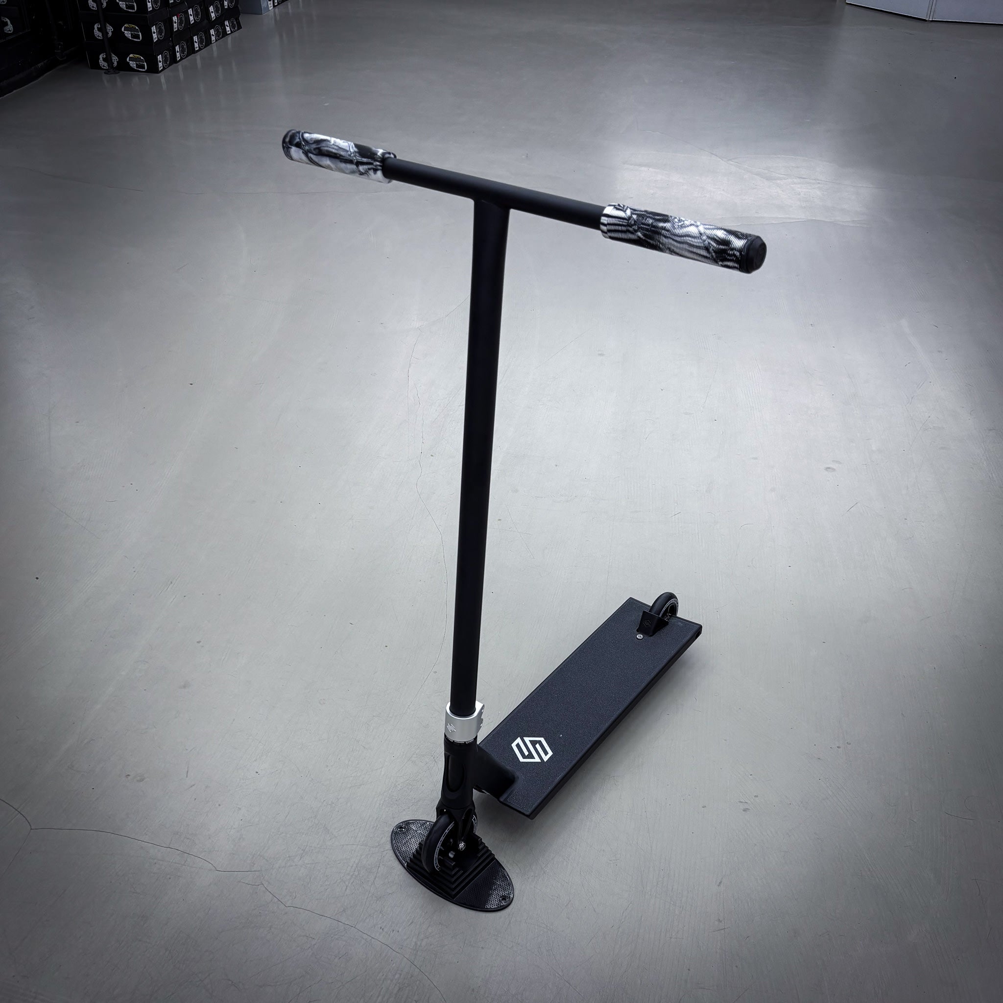 Striker Street Custom Hulajnoga - Czarny/Srebrny- ScootWorld