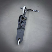 Striker Black/Chrome Custom Hulajnoga - Czarny/Chrom- ScootWorld