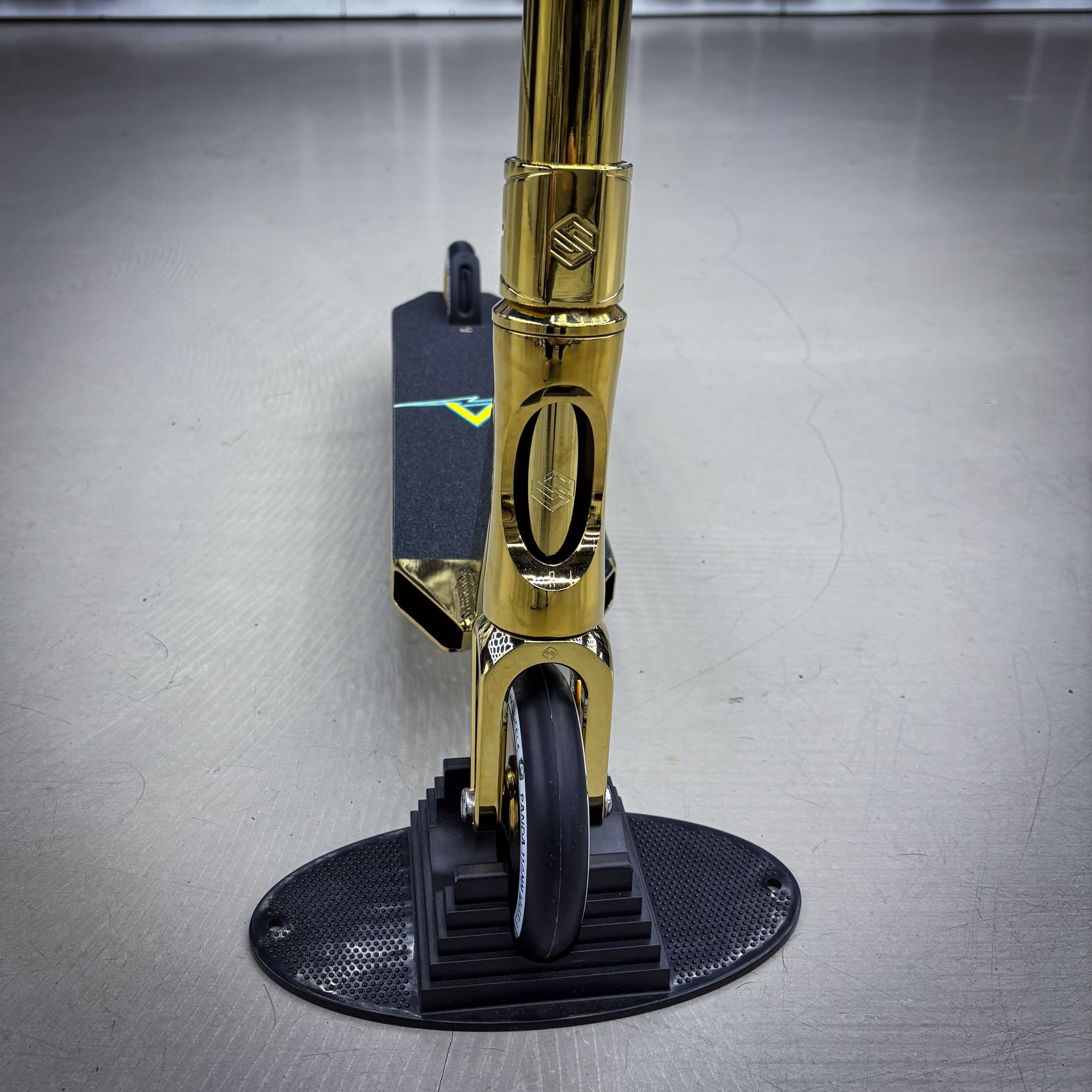 Striker Gold S Custom Hulajnoga - Złoty- ScootWorld