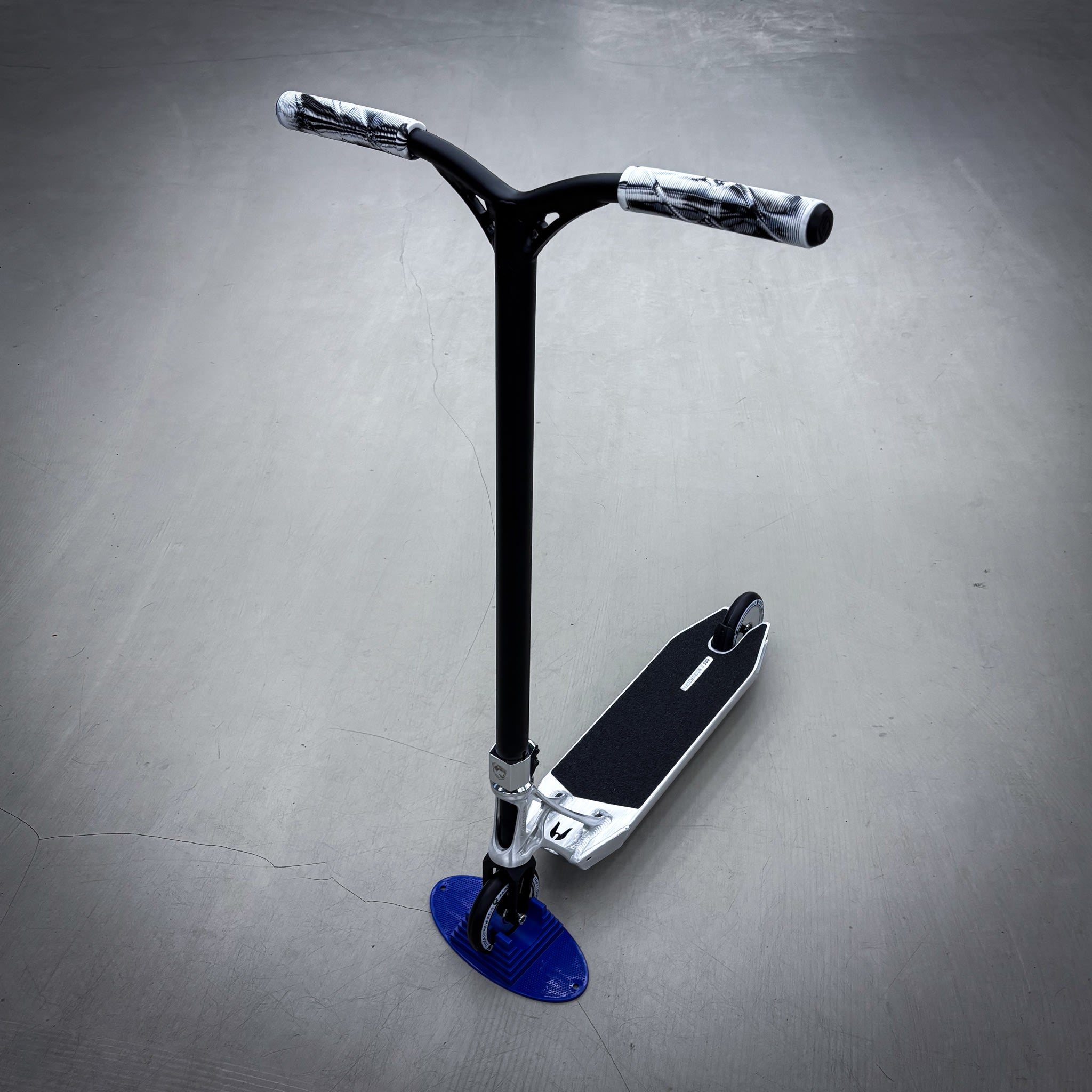 Striker Ethic Pande Silver/Black Custom Hulajnoga - Srebrny/Czarny- ScootWorld