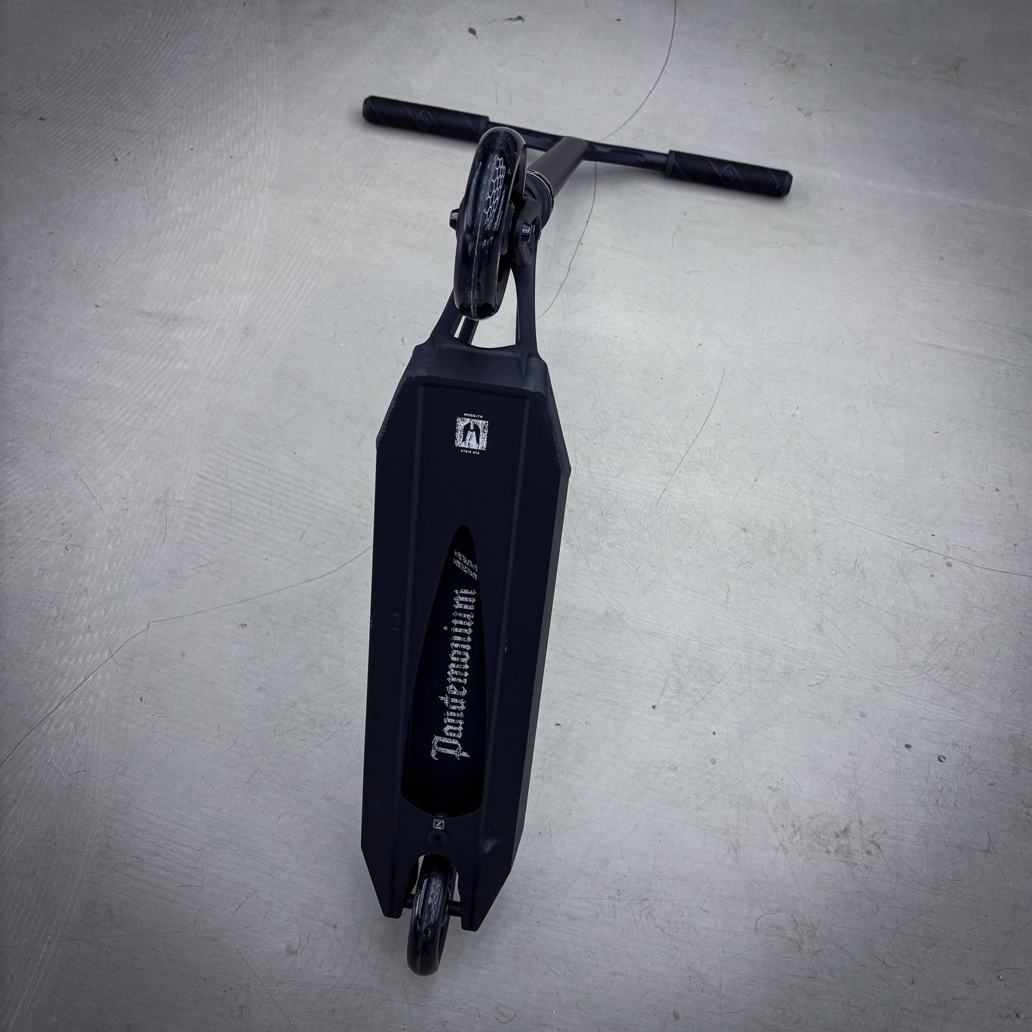 Ethic Black Lux Custom Hulajnoga - Czarny- ScootWorld