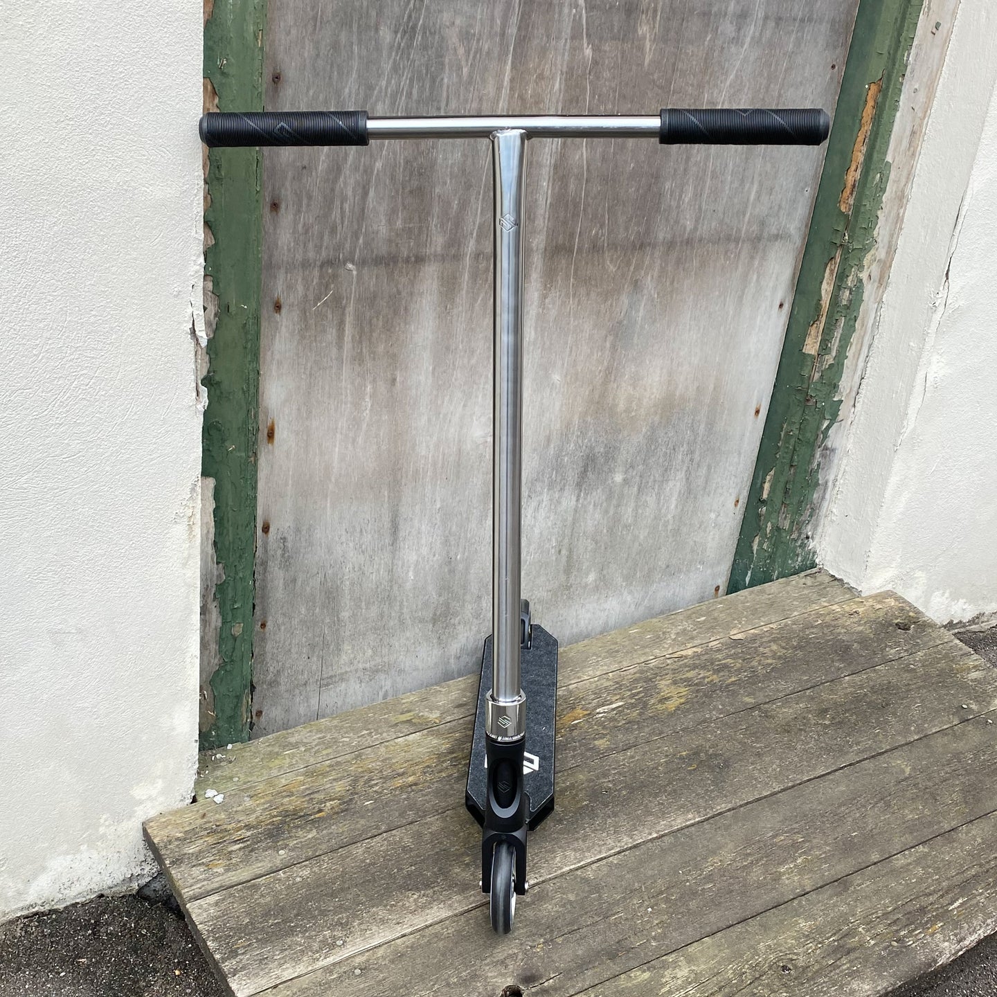 Striker T-Bar Silver Custom Build - Black/Silver- ScootWorld