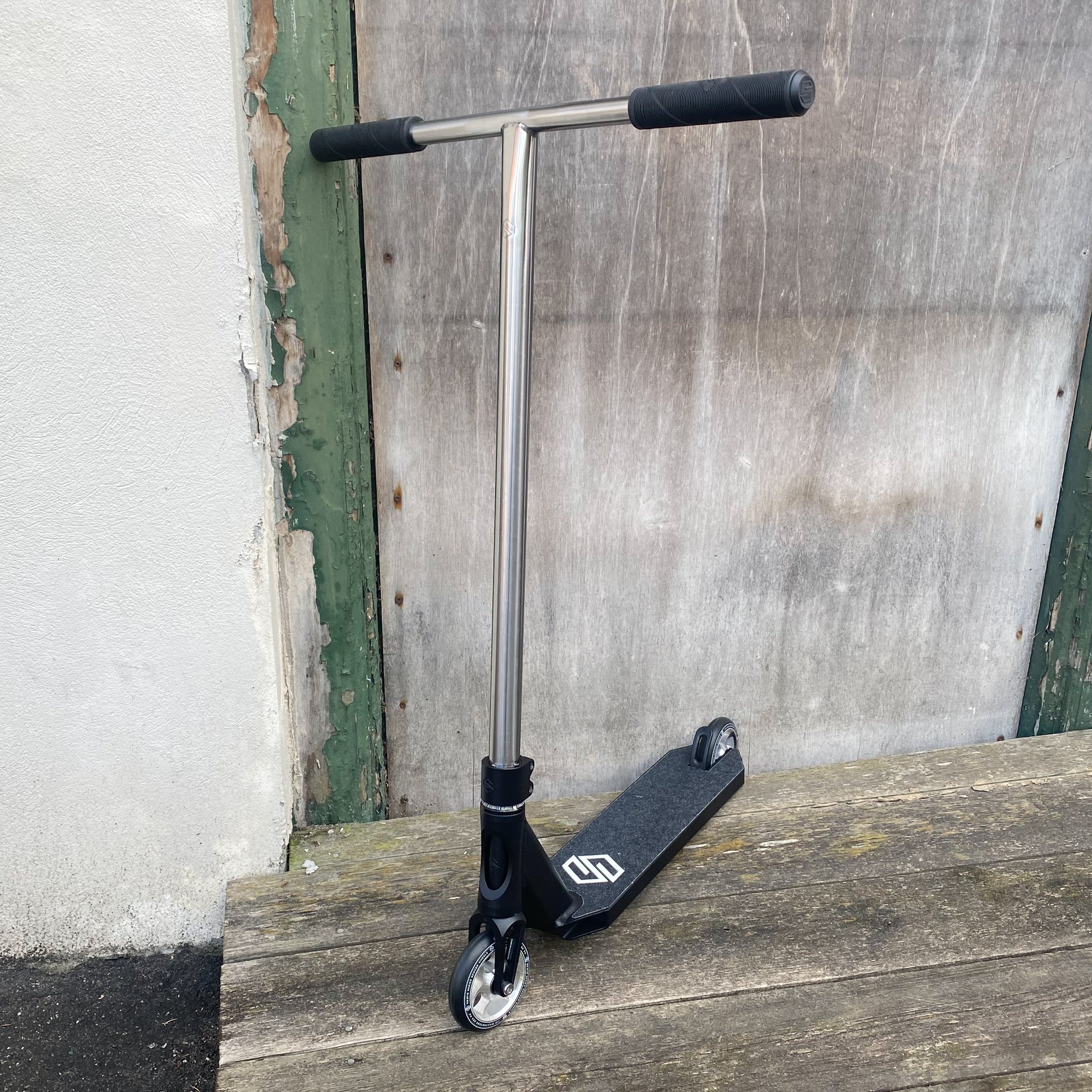 Striker T-Bar Custom Build - Black/Silver- ScootWorld