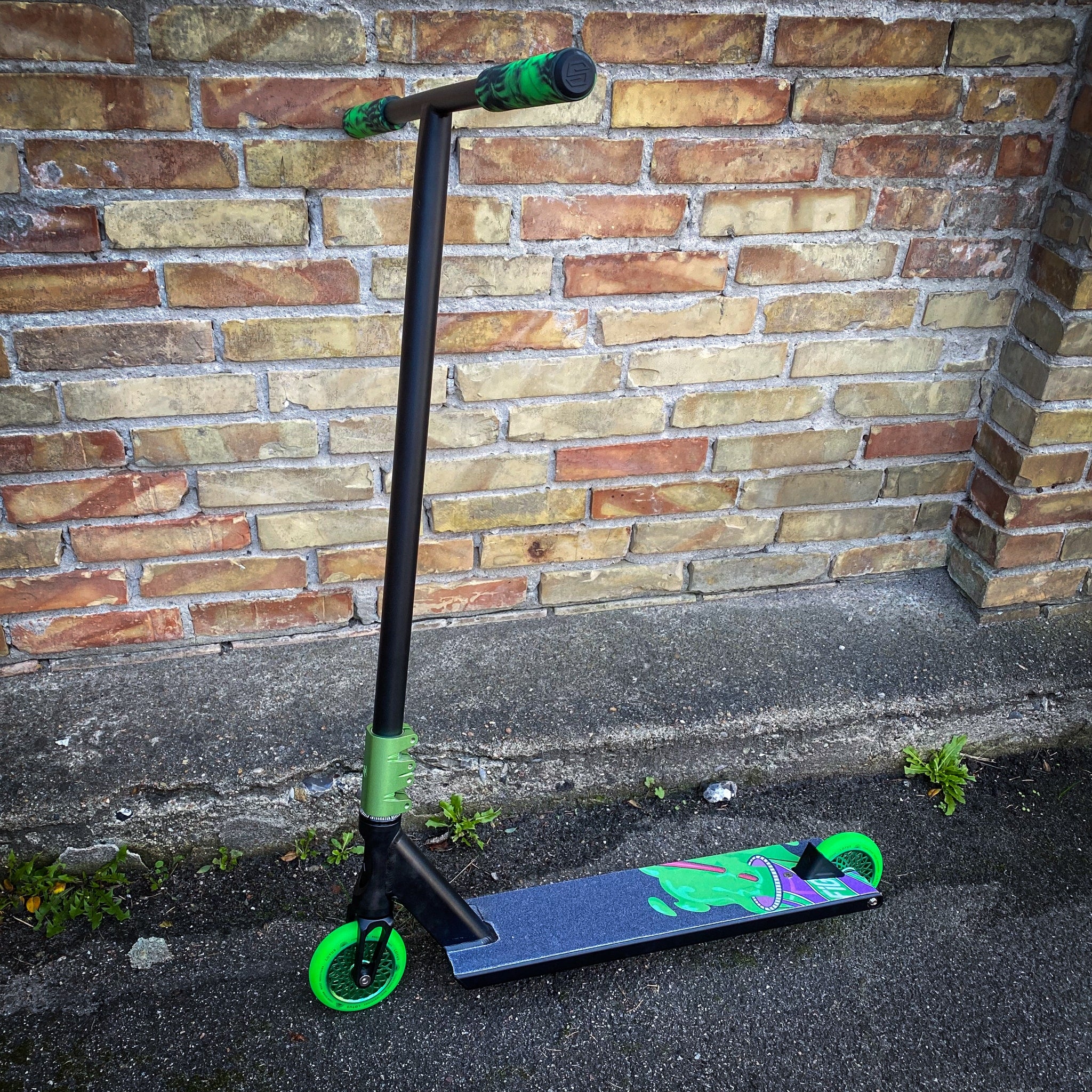 ScootWorld Black/Green Street Custom Build - Black/Green- ScootWorld