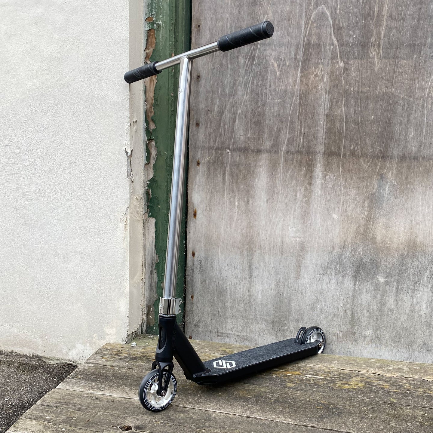 Striker T-Bar Silver Custom Build - Black/Silver- ScootWorld