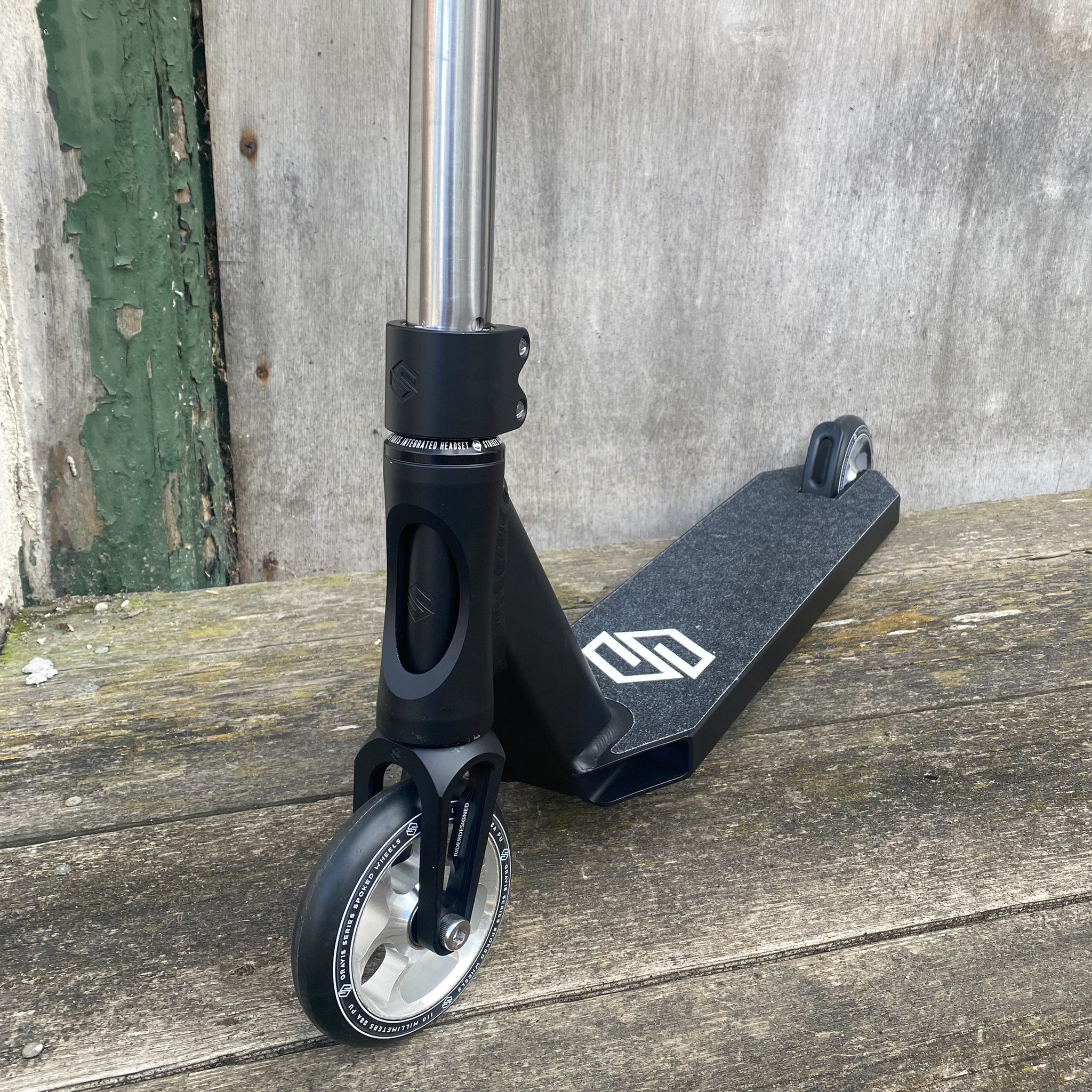 Striker T-Bar Custom Build - Black/Silver- ScootWorld