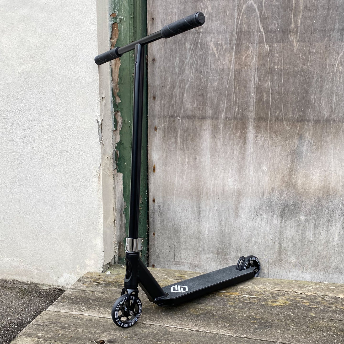 Striker T-Bar Black Custom Build - Black- ScootWorld