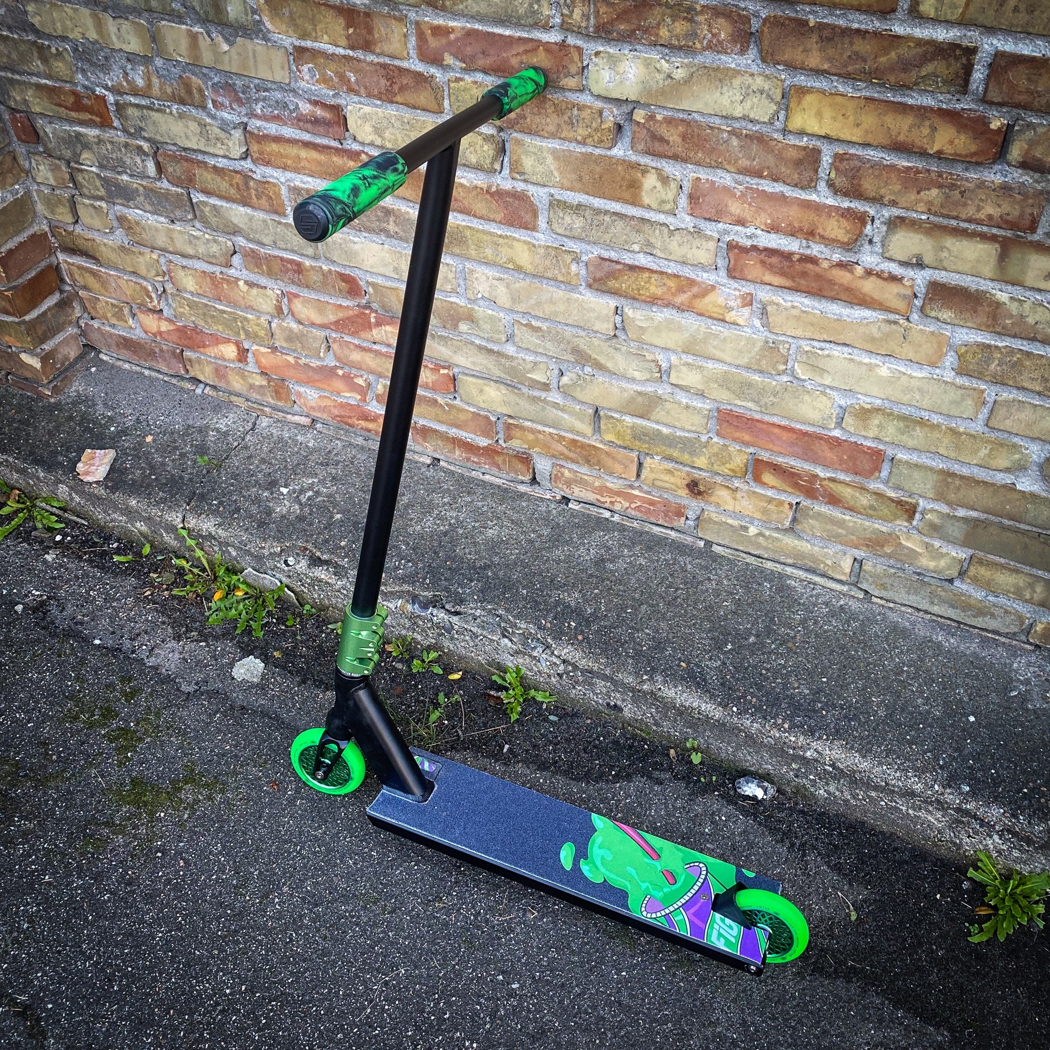 ScootWorld Black/Green Street Custom Build - Black/Green- ScootWorld